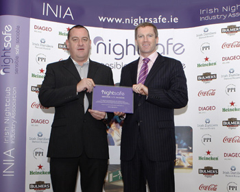From left: Darren Kavanagh of The Palace, Navan, accepts the NightSafe award from INIA Chief Executive Barry O’Sullivan.